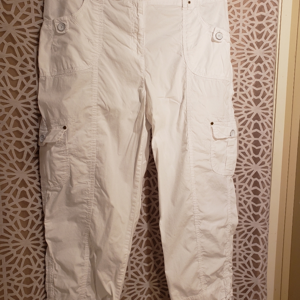 CHICOS SIZE 2 WHITE CAPRIS